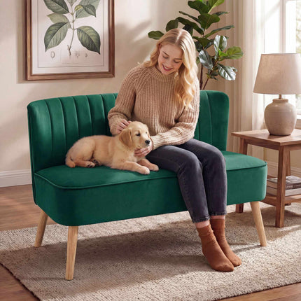 Dvivietė retro stiliaus sofa, tamsiai žalia, medinės kojelės, 117 cm