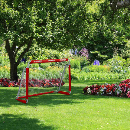 2 raudoni futbolo vartai