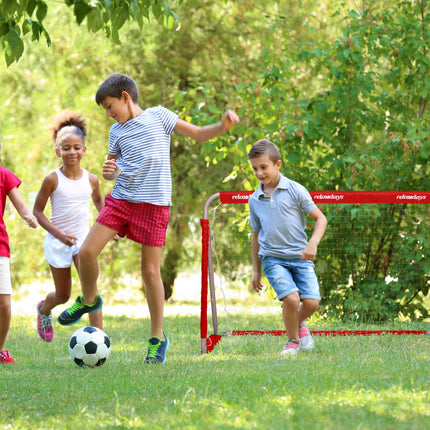 2 raudoni futbolo vartai