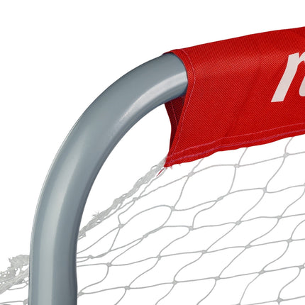 2 raudoni futbolo vartai