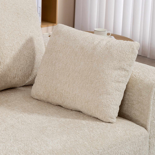 Smėlio spalvos trivietė sofa su aksominiu audiniu ir gilia sėdyne