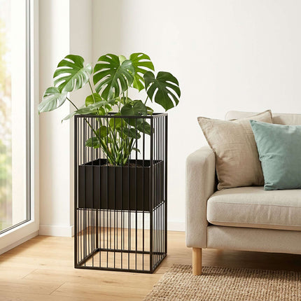 Juodas geležinis augalų stovas, 61 cm – modernus grotelių dizainas