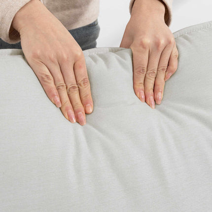 Šenilinė dvivietė sofa, kreminės spalvos, 24 cm pagalvėlė, aukšta atlošas