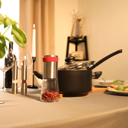 Chili grinder with herb grinder