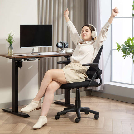 Ergonomiška tinklinė biuro kėdė su sulankstomomis rankenomis, juoda