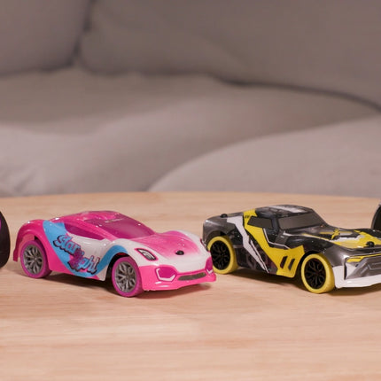 „Exost“ radijo bangomis valdomas automobilis su žvaigždės formos žibintuvėliu, mastelis 1:28