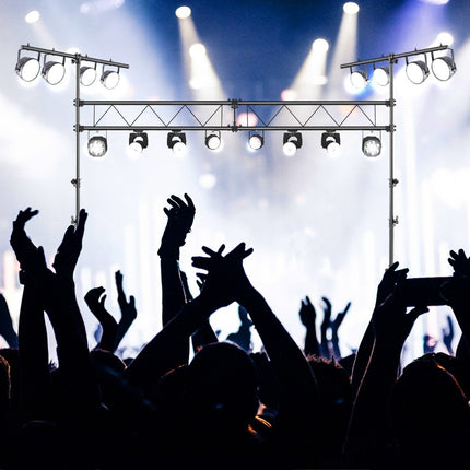 Tvirtas metalinis DJ šviesų stovas su reguliuojamo aukščio ištraukiamu T formos strypu, juodos spalvos trikojis