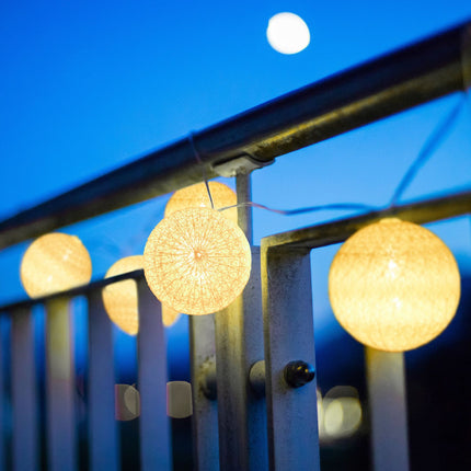 LED šviesos grandinėlė su 10 kamuoliukų