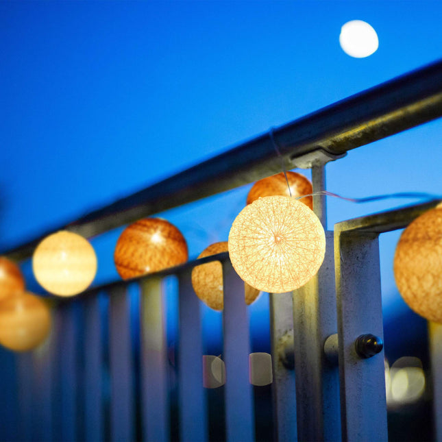 LED šviesos grandinėlė su 10 kamuoliukų
