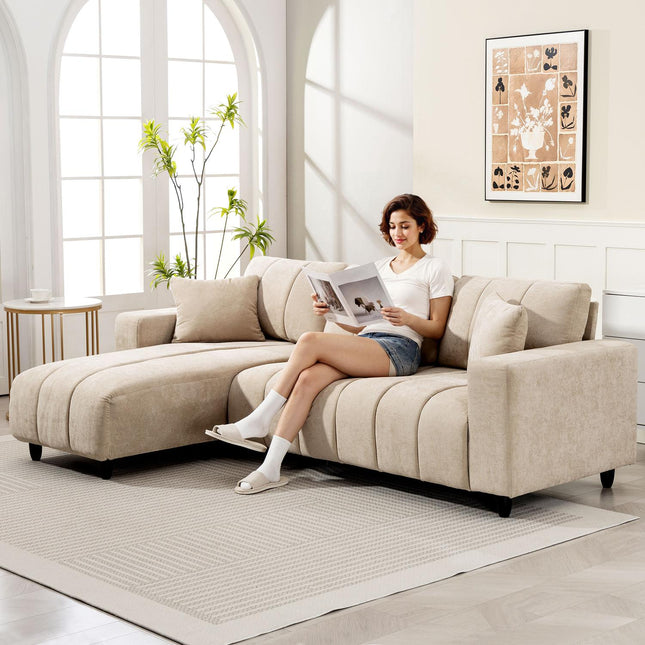 L formos sekcijinė sofa, smėlio spalvos, 3 vietų su šezlongu ir pagalvėlėmis