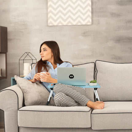 Šviesiai mėlynas nešiojamojo kompiuterio stalas