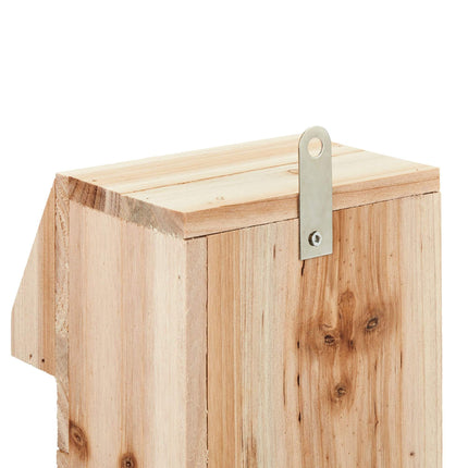Nest box with cleaning hatch