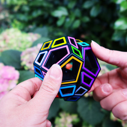 Naujausias žaislų logikos žaidimas „Hollow Skewb Ultimate“