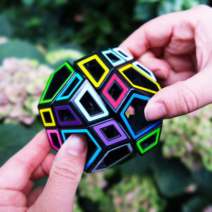 Naujausias žaislų logikos žaidimas „Hollow Skewb Ultimate“