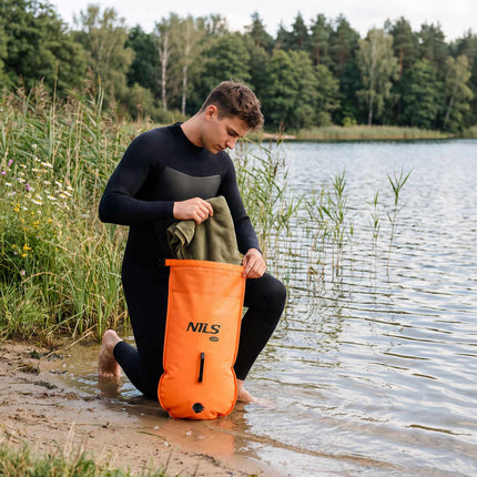 Plaukimo plūduras su 28 litrų sausuoju maišu, kuprine