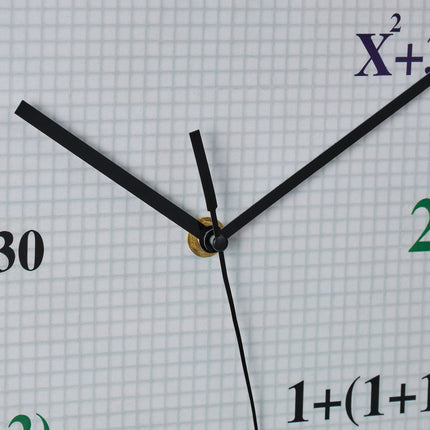 Sieninis laikrodis su matematinėmis formulėmis