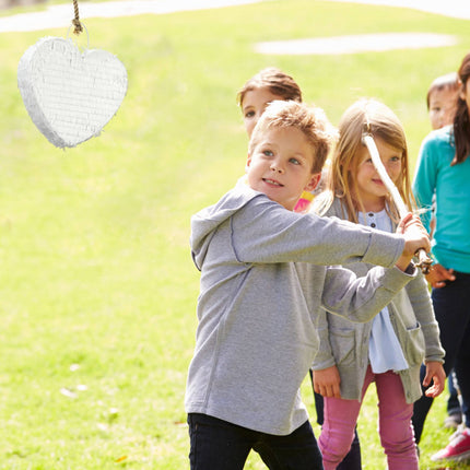 Balta širdies formos piñata